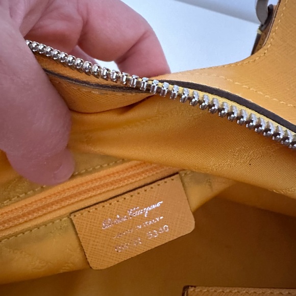 Salvatore Ferragamo summer satchel in great pre-owned condition - Picture 12 of 16